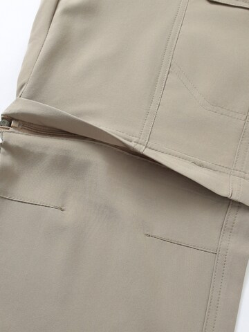 YOUTHUP Regular Cargo Pants in Beige