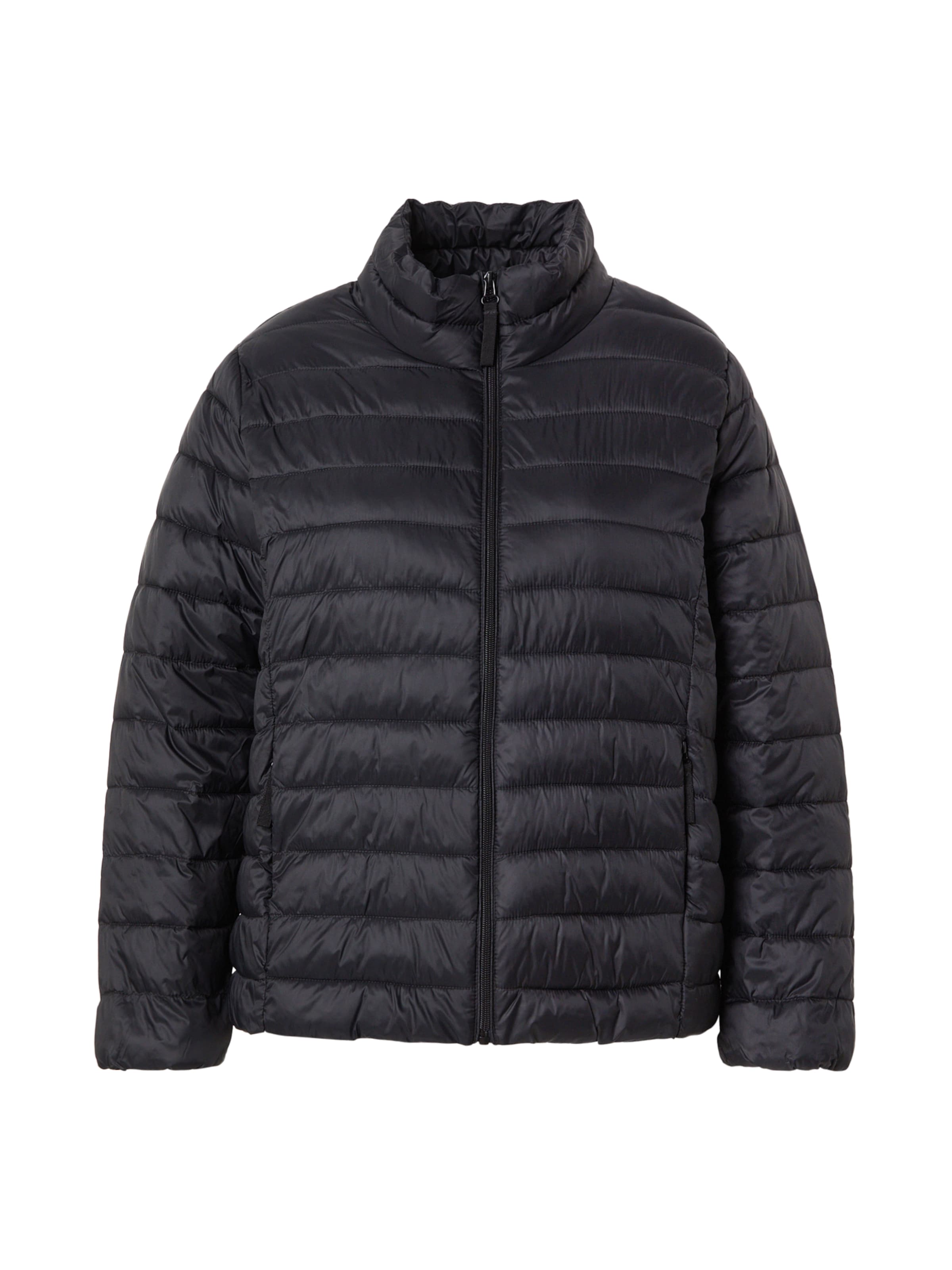 ONLY Carmakoma Talvitakki 'CARTahia' värissä musta: etupuoli