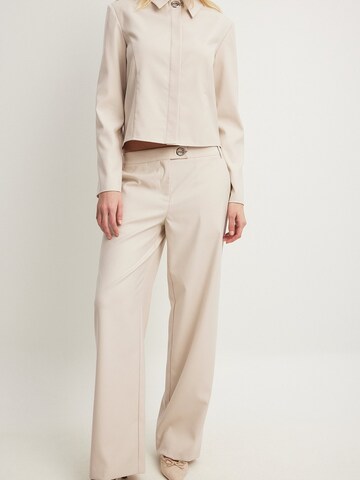 NA-KD Regular Pants in Beige: front