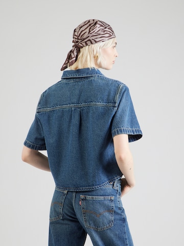 LEVI'S ® Bluzka 'Logan Short Sleeve Denim Shirt' w kolorze niebieski