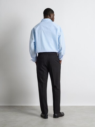 Burocs Regular Pleat-Front Pants in Black