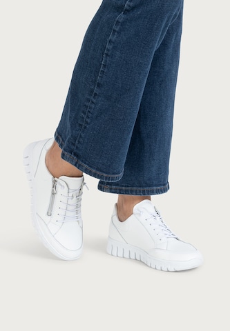VITAFORM Sneakers in White: front