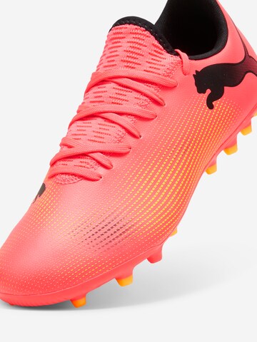 Chaussure de foot 'FUTURE 7 PLAY' PUMA en rose