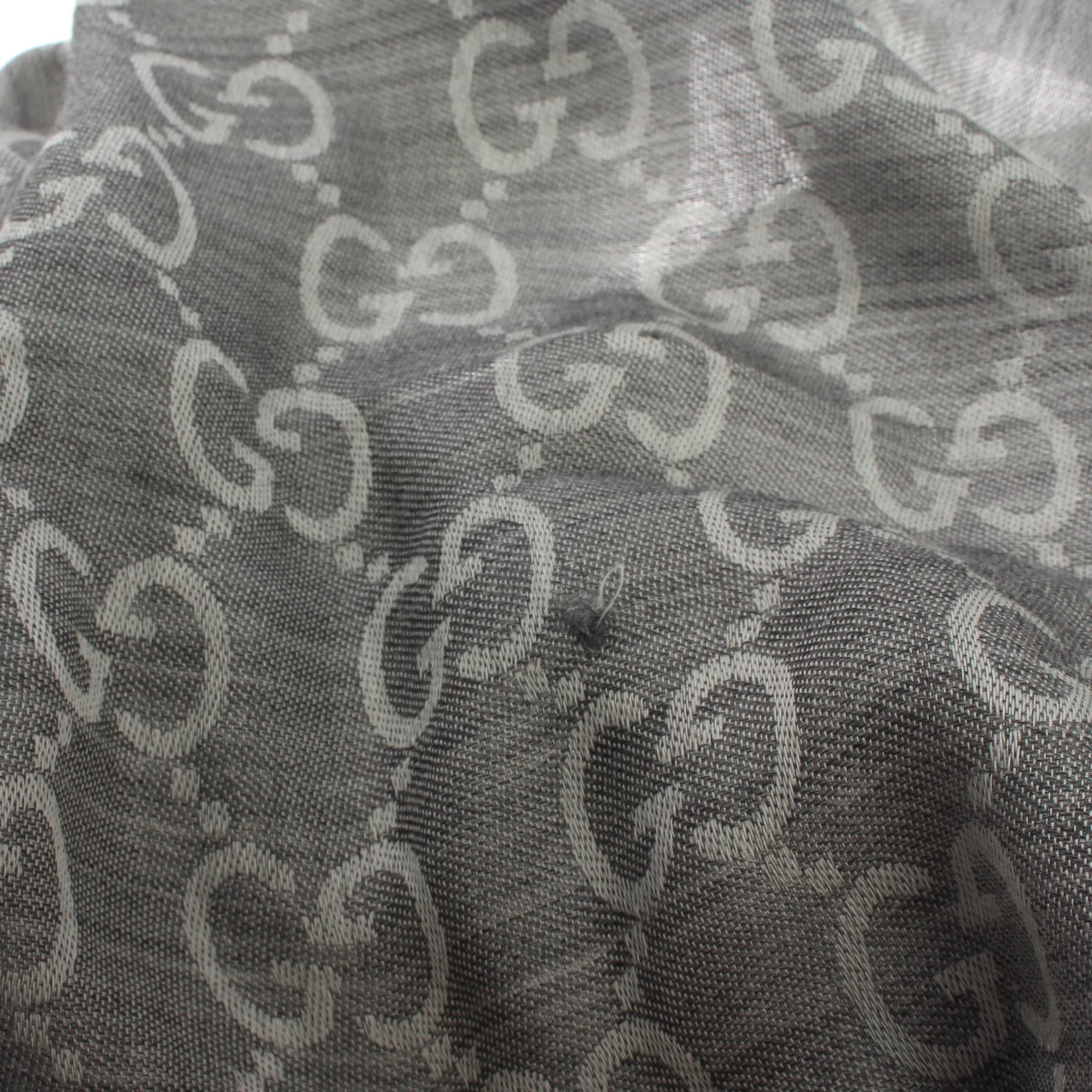 Gucci Scarf & Wrap in One size in Grey