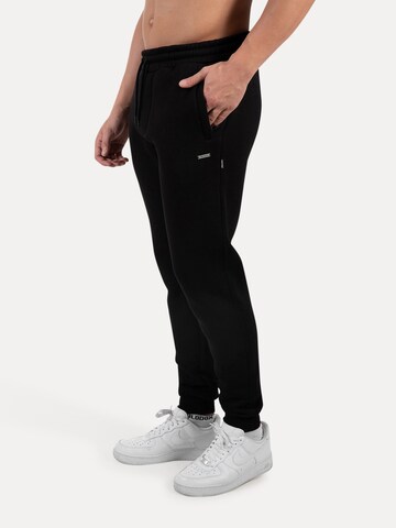 Effilé Pantalon Smilodox en noir