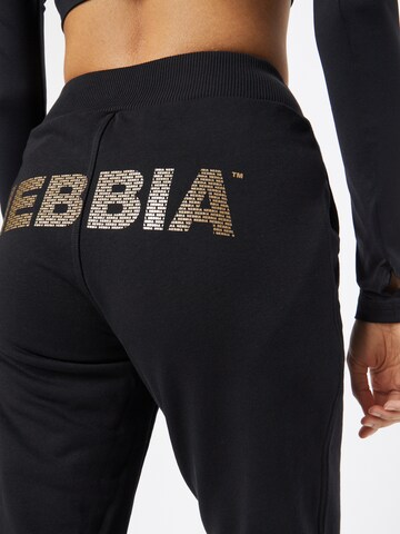 NEBBIA Tapered Sporthose in Schwarz