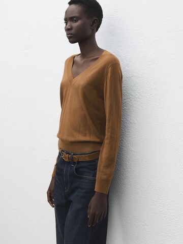 Pulover 'LUCCAV' de la MANGO pe maro: față