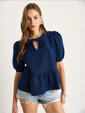 Camicia da donna di Bianco Lucci in blu: frontale