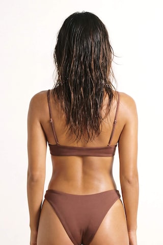 Triunghi Sutien costum de baie de la Trendyol pe maro