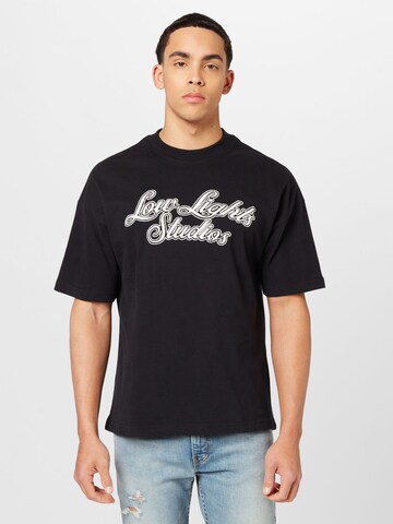 Low Lights Studios T-shirt i svart: framsida