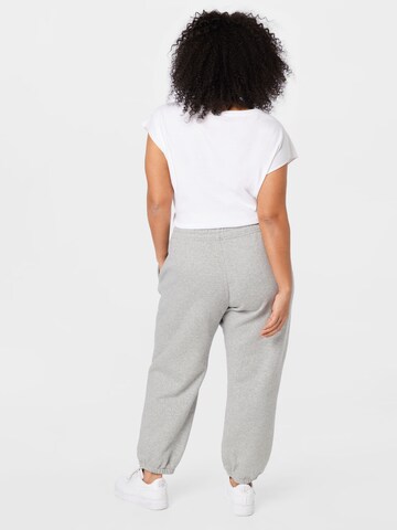 Effilé Pantalon Nike Sportswear en gris