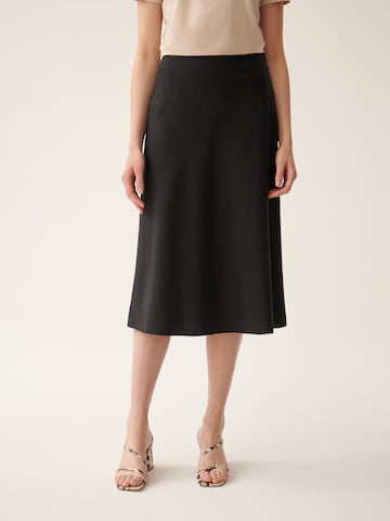 TATUUM Skirt 'URBI' in Black: front