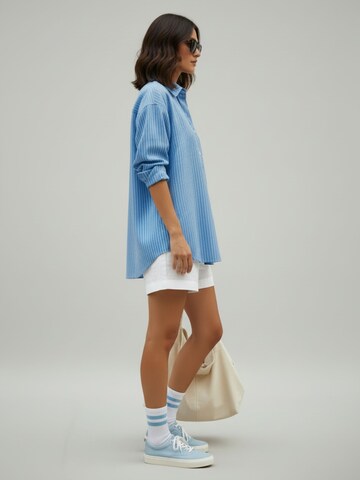 WEARABLE STORIES Bluse 'Lilah' i blå