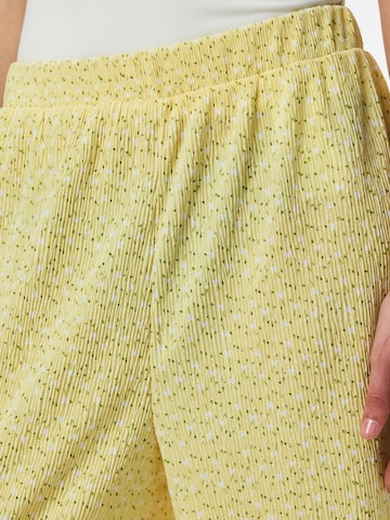 PIECES - Pierna ancha Pantalón en beige