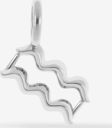 FAVS Pendant in Silver: front