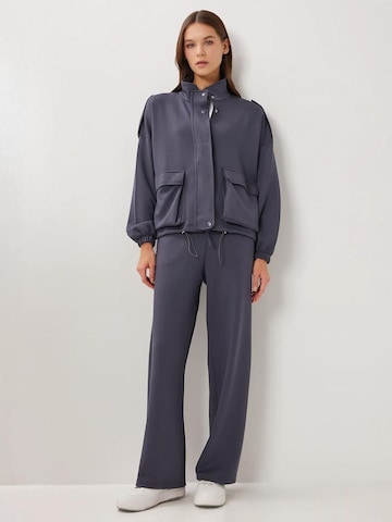 Pantalons de tailleur Happiness İstanbul en gris : devant