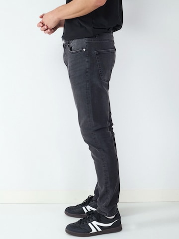 BALMOHK Slimfit Farkut 'IZAN' värissä musta