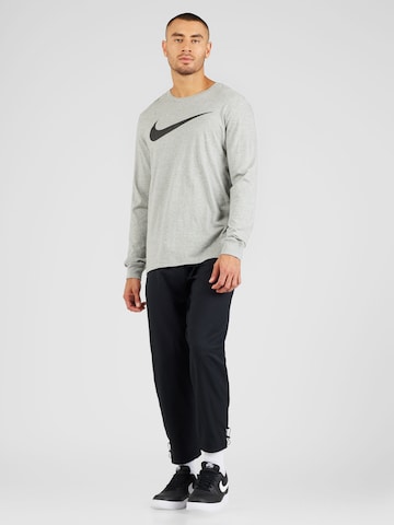 Effilé Pantalon de sport NIKE en noir