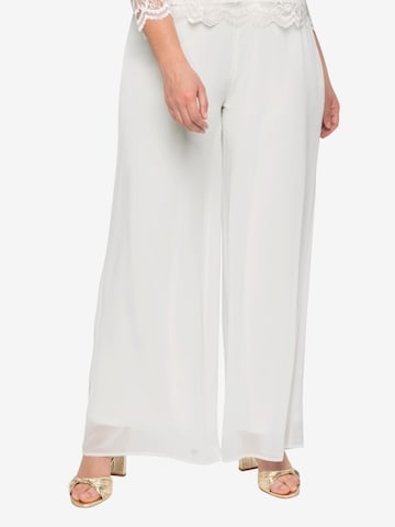 SHEEGO Loose fit Pants in White: front