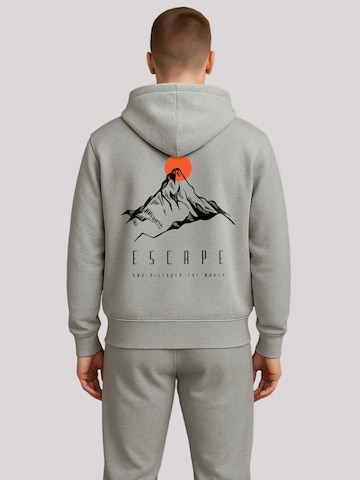 Sweat-shirt 'Escape Discover the World Mountain' F4NT4STIC en gris : devant