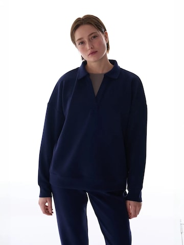PentiSweater majica - plava boja: prednji dio