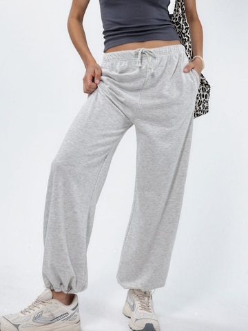 Busem Normální Kalhoty – šedá: přední strana