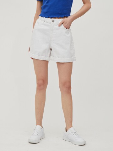 VILA Regular Jeans 'PINA RITA' in White: front