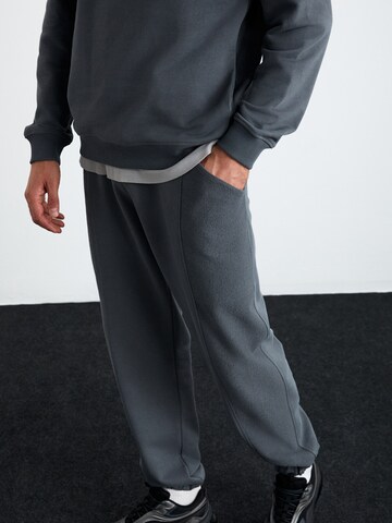 Grimelange Tapered Παντελόνι σε γκρι
