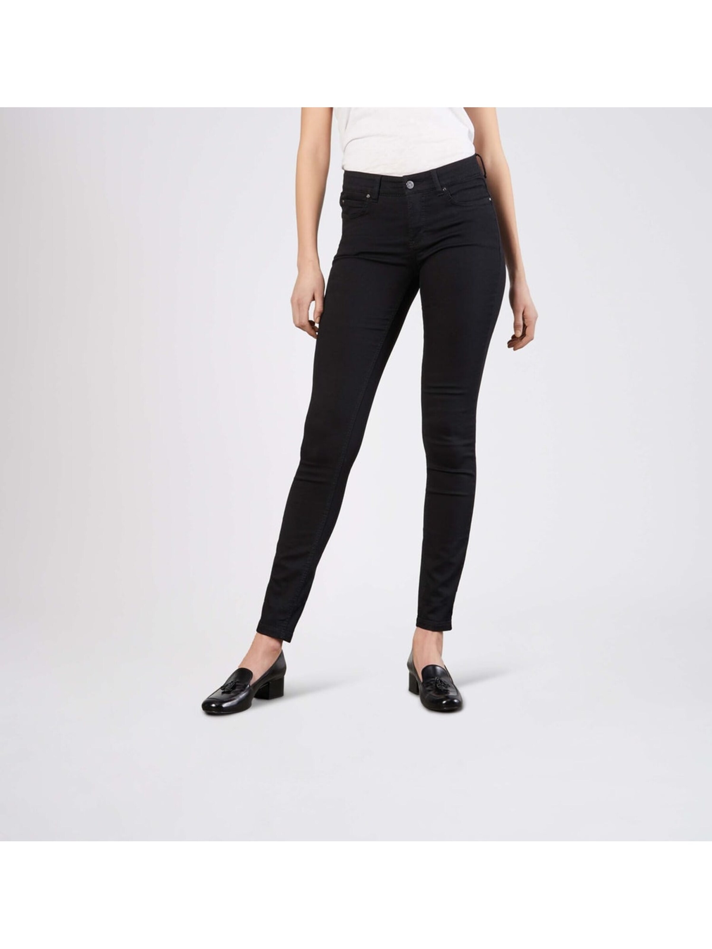 MAC Baggy Jeans 'DREAM SKIN' in Black: front