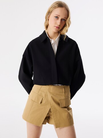 Twist Blazer in Black: front