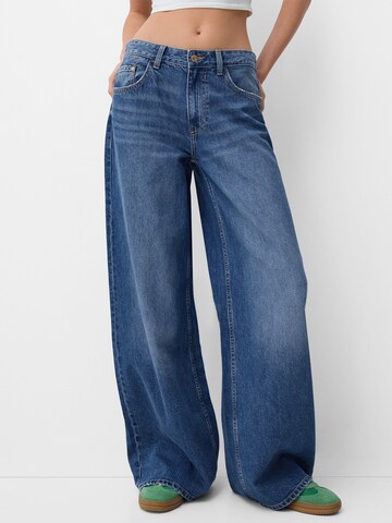 Wide leg Jeans di Bershka in blu: frontale