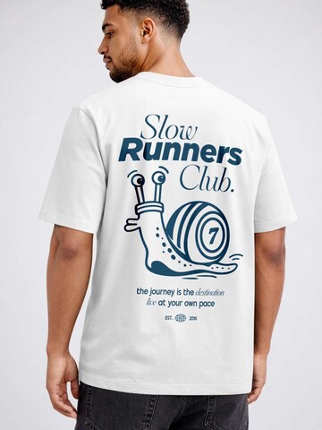 Neverless Shirt 'Slow Runners Club' in White