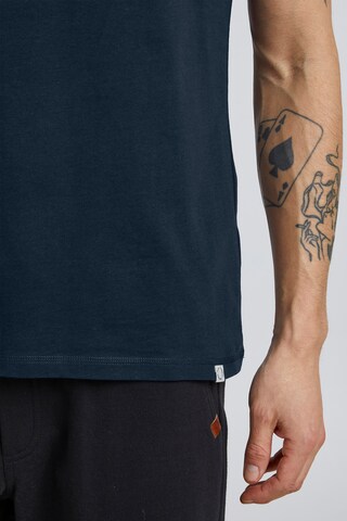 T-Shirt 'Yanis' 11 Project en bleu