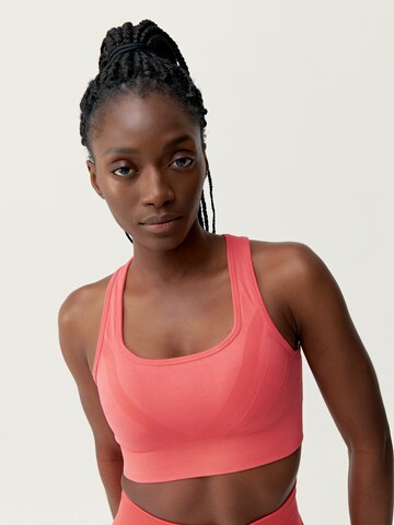 Born Living Yoga Sporttop 'Nish' in Roze: voorkant