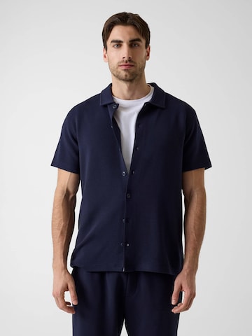 GUESS Comfort fit Button Up Shirt in Blue: front