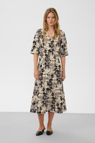 SOAKED IN LUXURY - Vestido camisero 'Naelle' en beige