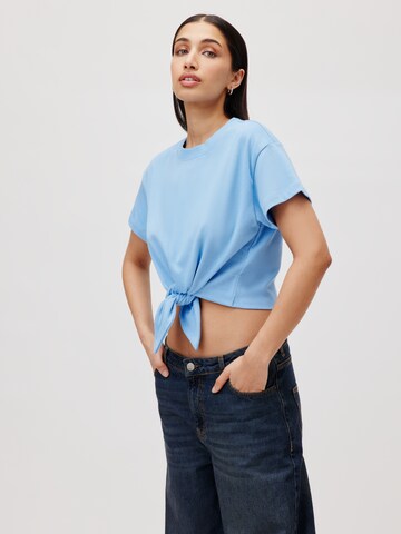 Tricou 'Tessy' de la LeGer by Lena Gercke pe albastru: lateral