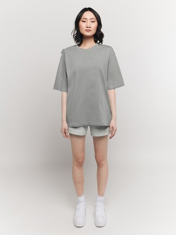 Casa Mara - Camiseta talla grande 'REPRESENT' en gris: frente