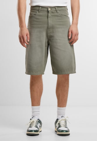 Urban Classics Loose fit Jeans '90's' in Green: front
