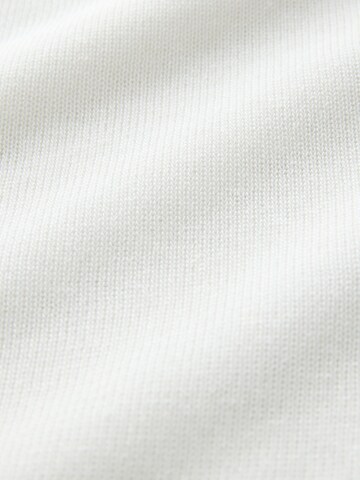 Tricou de la Next pe alb