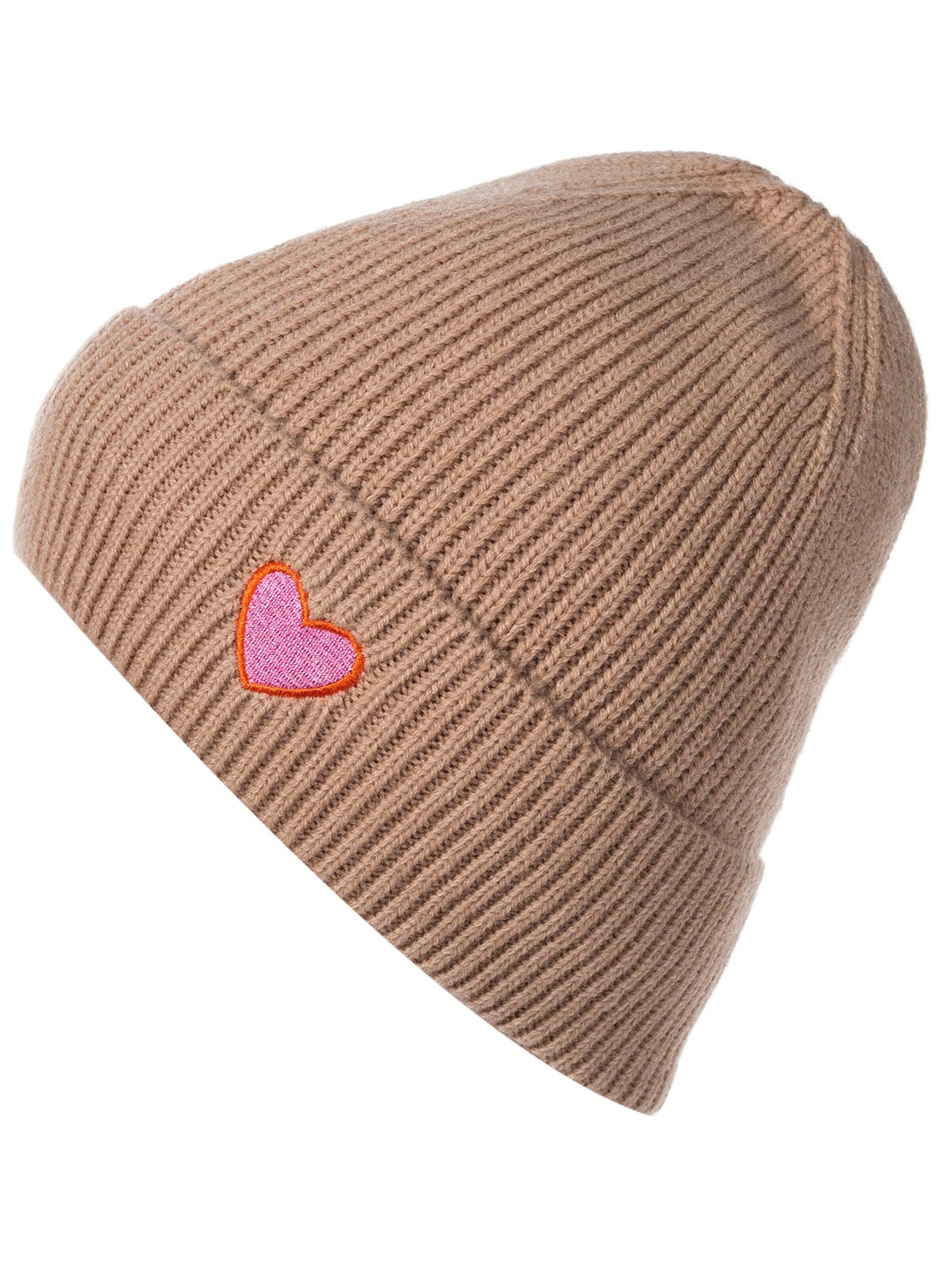 styleBREAKER Beanie 'Strick Beanie mit Herz Stickerei' in Beige: front
