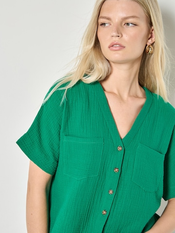 Apricot Textured V-Neck Blous in Grün