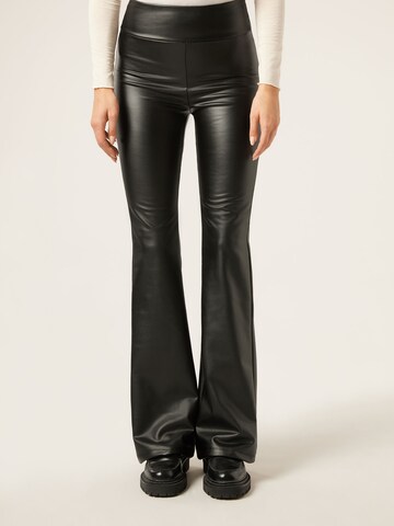 CALZEDONIA Regular Hose in Schwarz: Vorderseite