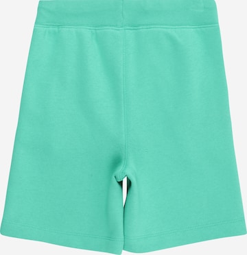 Regular Pantaloni de la GAP pe verde