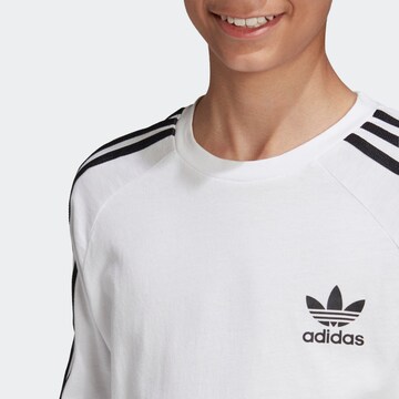 Tricou de la ADIDAS ORIGINALS pe alb