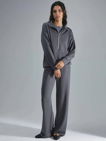 Survêtement Hiccup en gris : devant