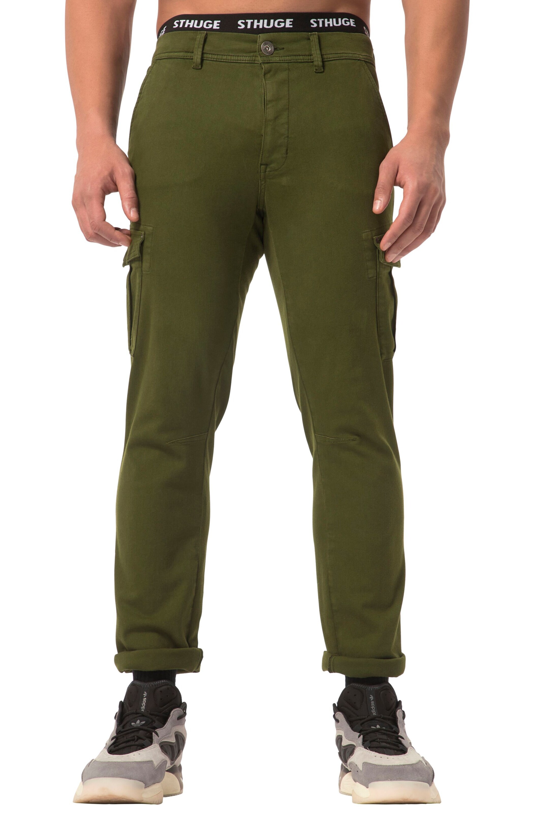 STHUGE Regular Cargobroek in Groen: voorkant