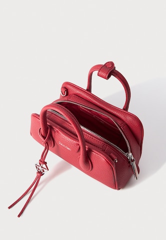 Calvin Klein Τσάντα ώμου σε κόκκινο: κορυφή