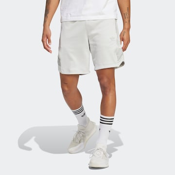 Regular Pantalon ADIDAS ORIGINALS en gris : devant