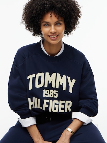 TOMMY HILFIGER Sweatshirt 'VARSITY' in Blau